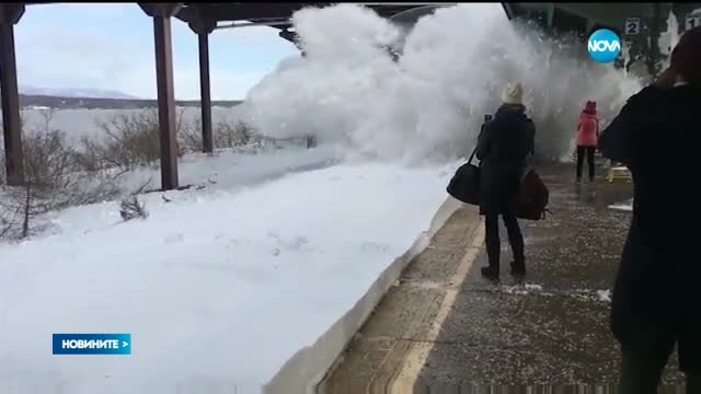 Влак предизвика истинска лавина на гара в САЩ