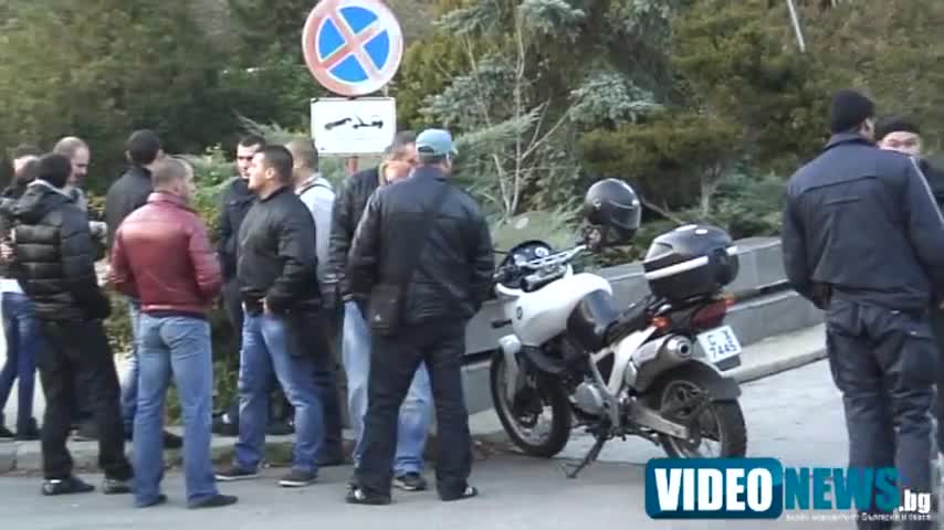 Скандал между атакисти и протестиращи пред Парк Хотел Москва София 17.11.2013г.