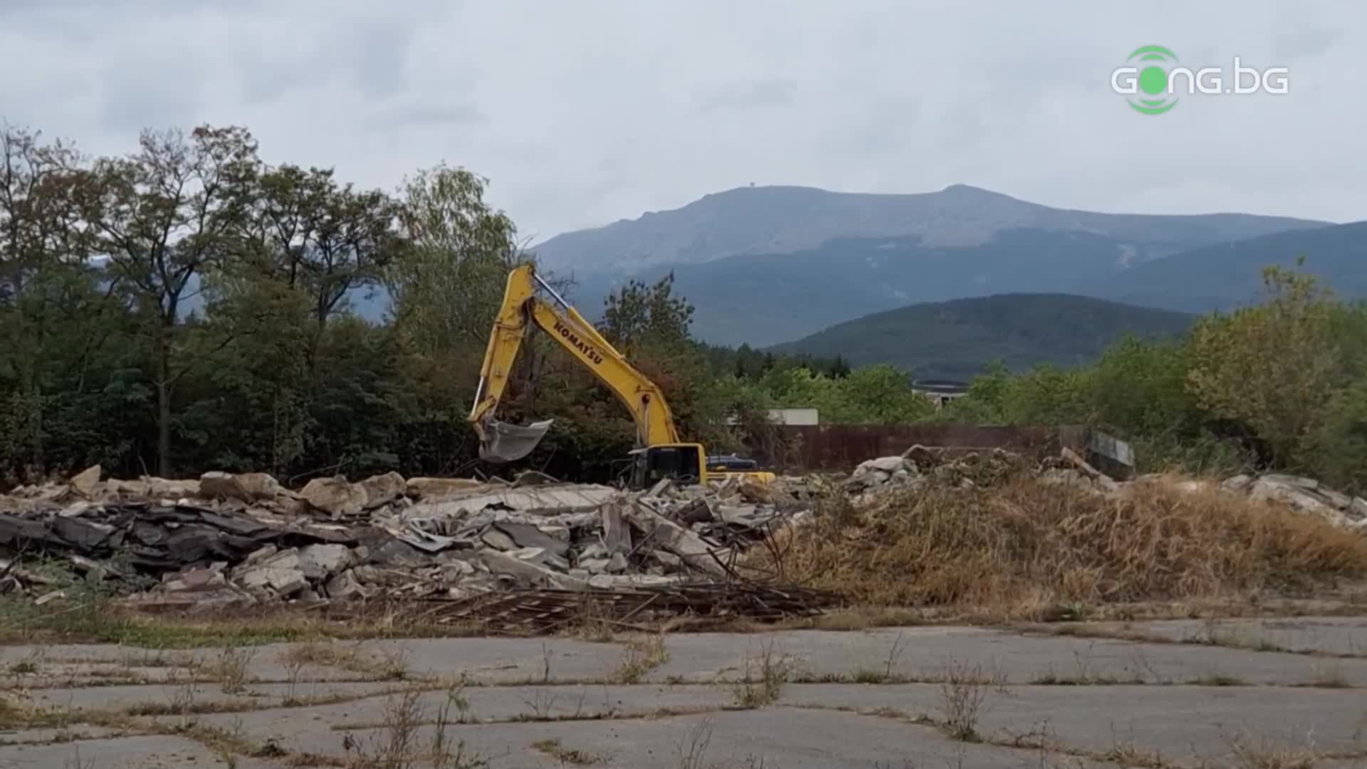 Ремонтните дейности на база в Панчарево тече с пълна сила