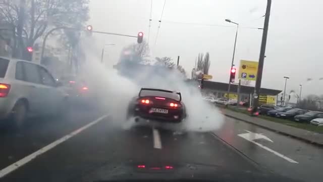 Така се тръгва от светофар със Supra .