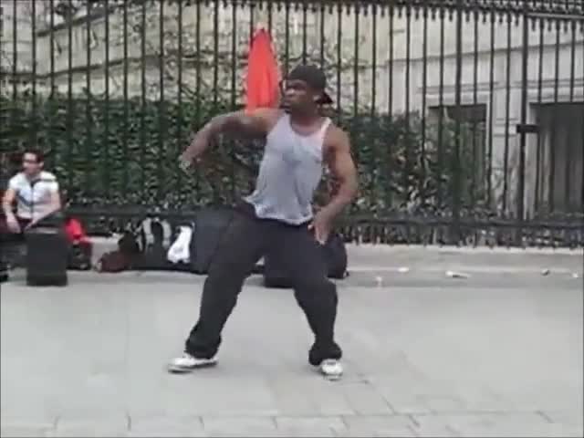 Извънземен Street Dance в Париж