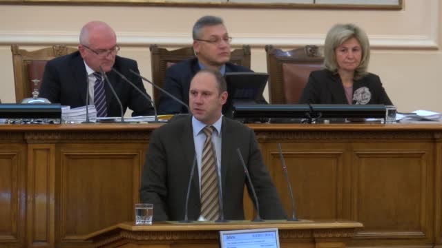 БСП предложи изслушване на Каракачанов за пилотите, НС го отхвърли