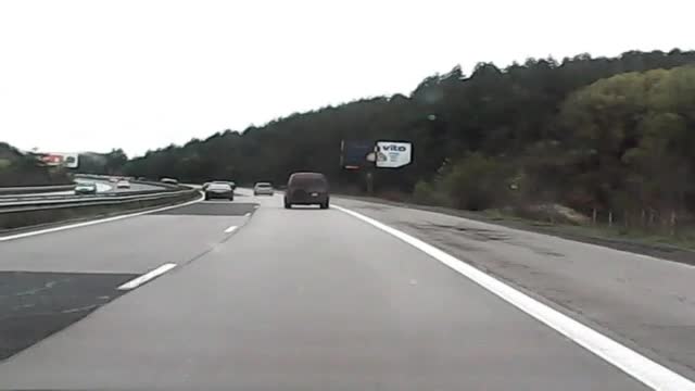 Рисково шофиране в аварийната лента на магистрала "Тракия"