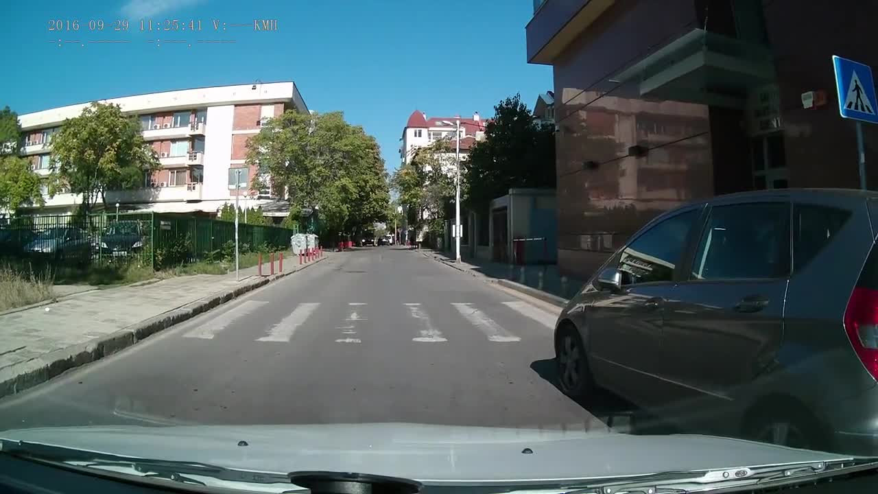 "Моята новина": Паркиране в кръстовище и пешеходна пътека