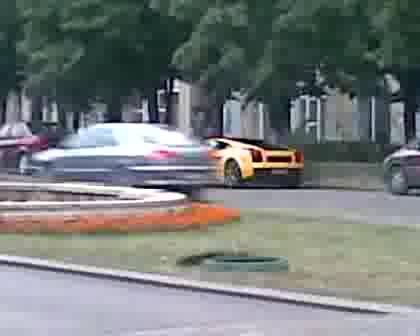 Вижте Как Не Се Мие Lamborghini Gallardo !