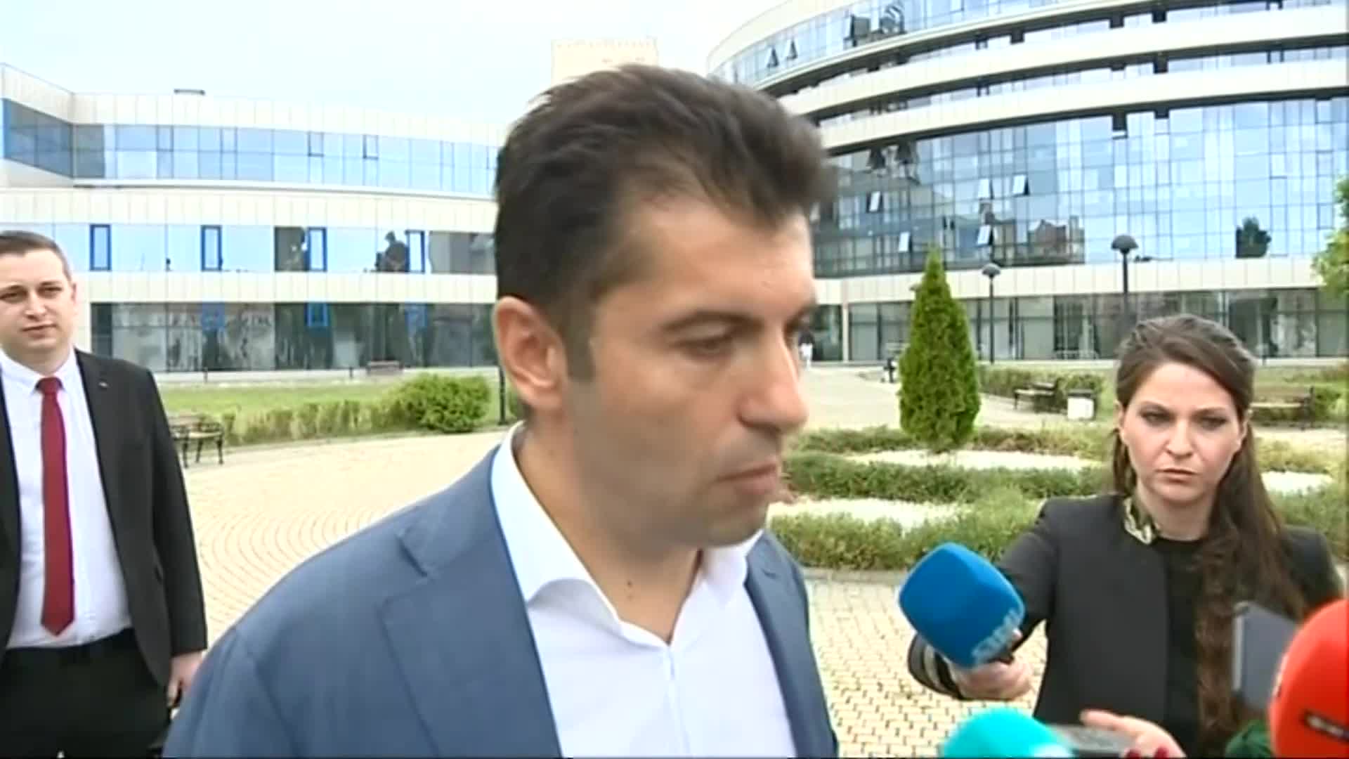 Петков съди Борисов за половин милион лева
