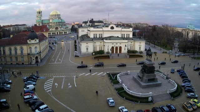 Дейвид Камерън пристигна в София