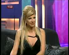 Нелина С Различни Обувки В Шоуто На Азис