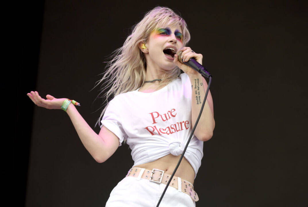Paramore оглавиха британската класация за албуми за първи път от