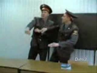 Смях !!! Пияни Руски Полицаи Танцуват На Работа