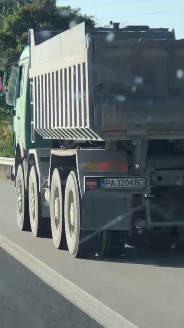 Камион в аварийната лента на АМ "Тракия"