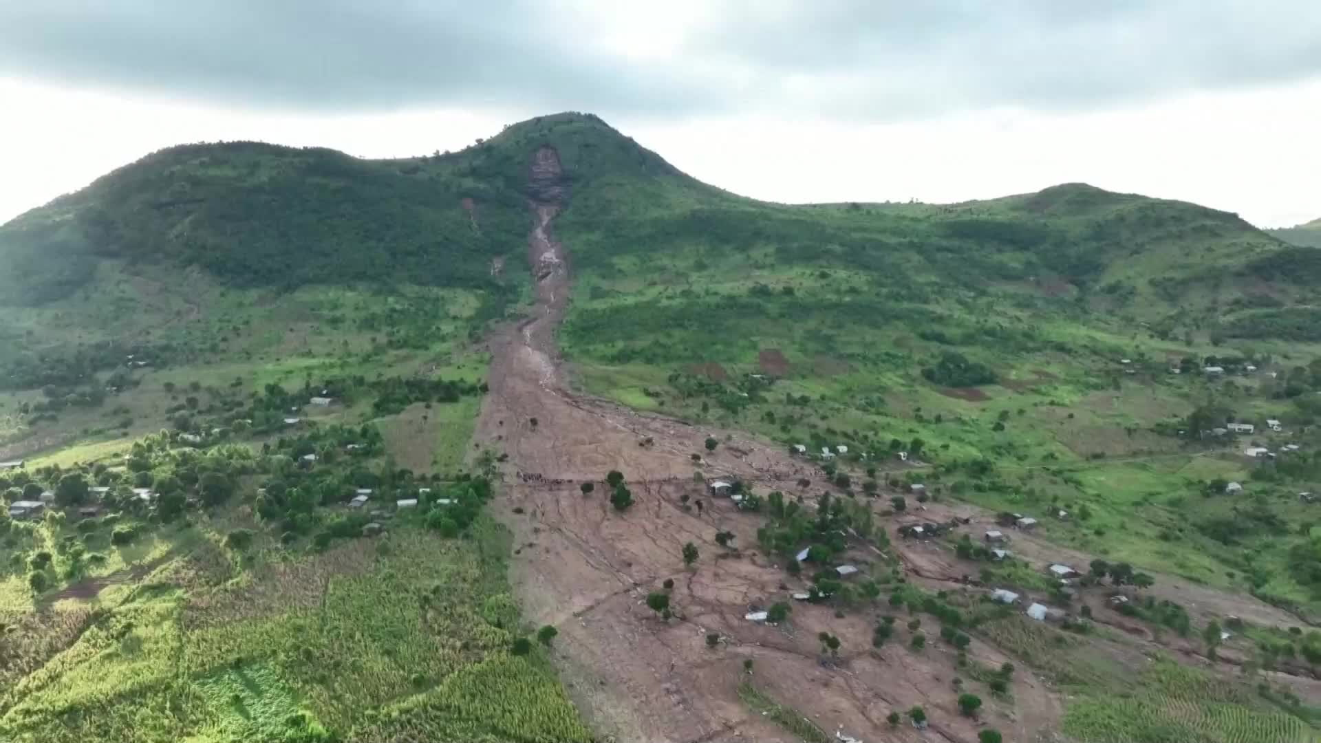 Цяло село в Африка беше отнесено от свлачище (ВИДЕО)