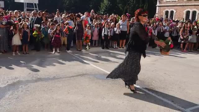 Във Варна 3 227 първокласници влизат в клас