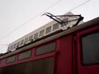 Локомотив 45 ***.* начело на Бв 7623 (видин - София) вдига пантограф 