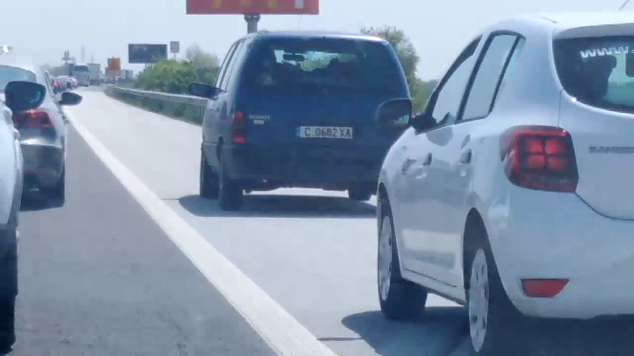 Шофиране в аварийна лента