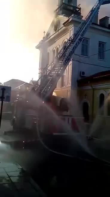 Taка се гаси пожар в Ямбол