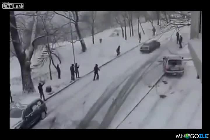 Свръх човешко спиране на кола в поледица