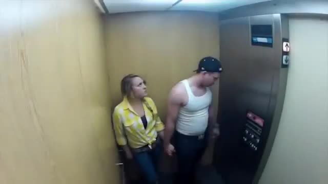 Шега в асансьорът с фатален край