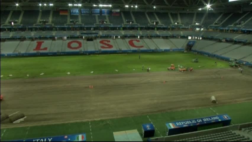 УЕФА смени тревното покритие на стадиона в Лил