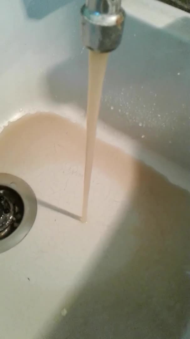 Кафява вода