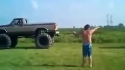 Разглобяване на Monster truck за секунди