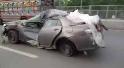 Автомобил на ръба на невъзможното