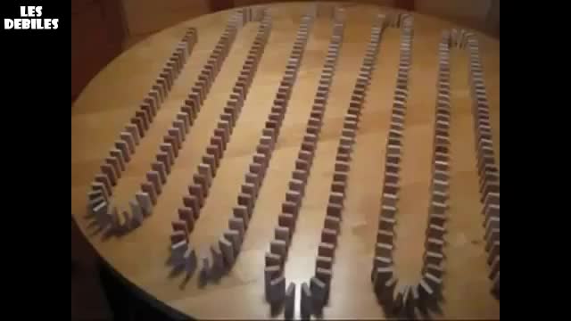 Ето Как Се Правят Номерата с Наредено Домино - Не е на ръка и не отнема часове