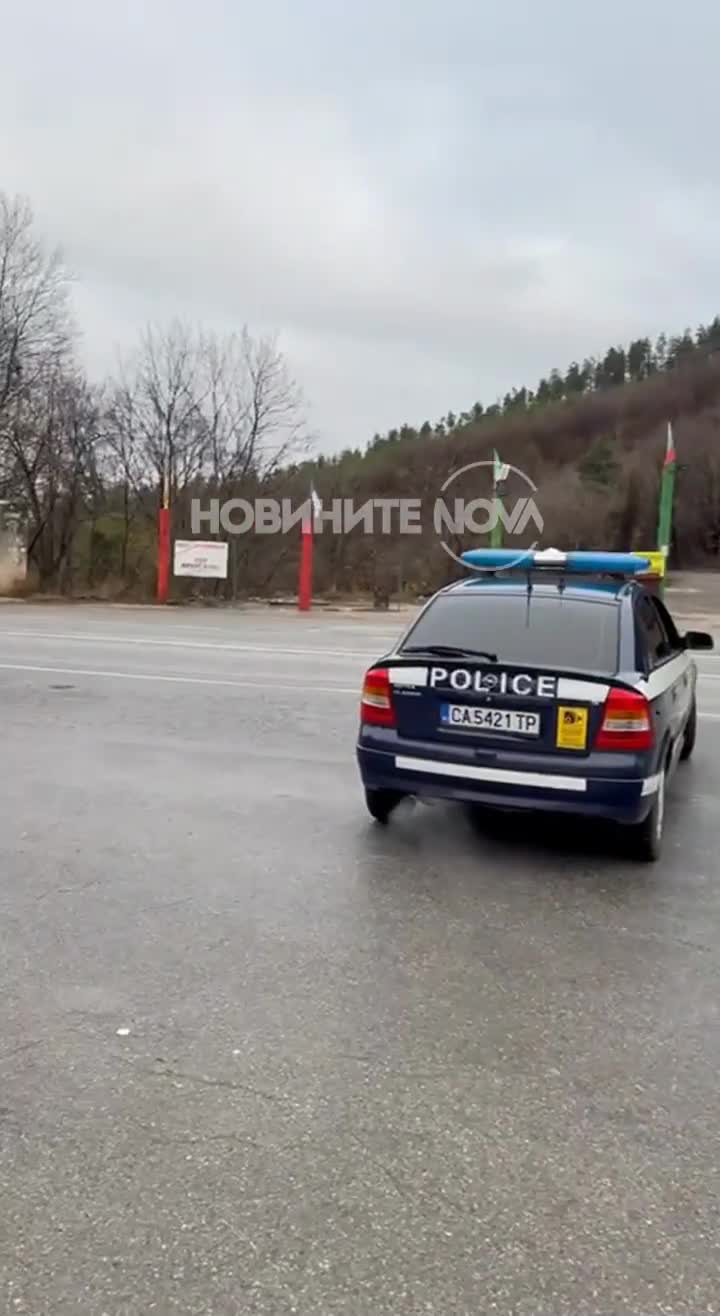Сигнал за бомба в заведение блокира Прохода на Републиката