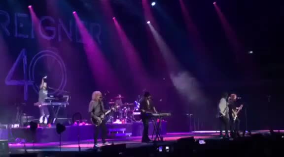 Хиляди пяха с Foreigner на грандиозно шоу у нас