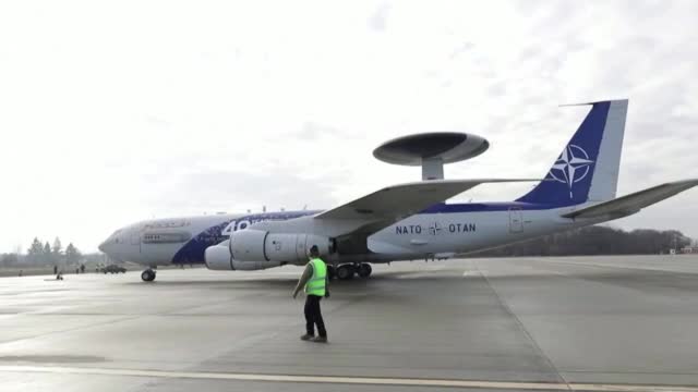НАТО прехвърля временно част от самолетите си за наблюдение в Румъния