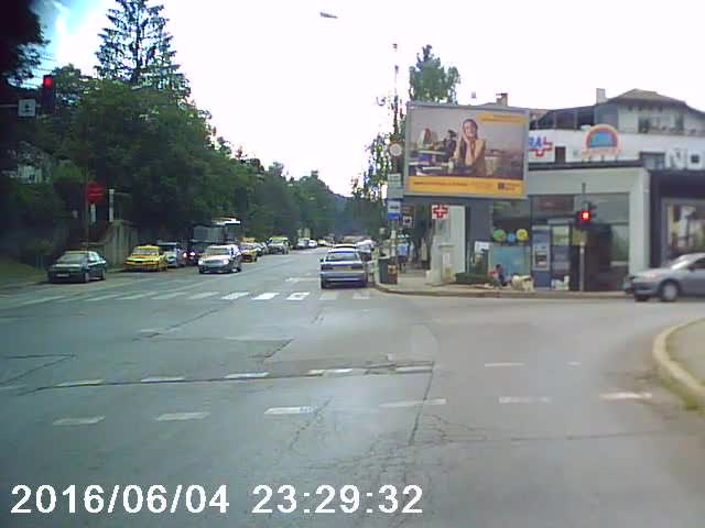 На червено