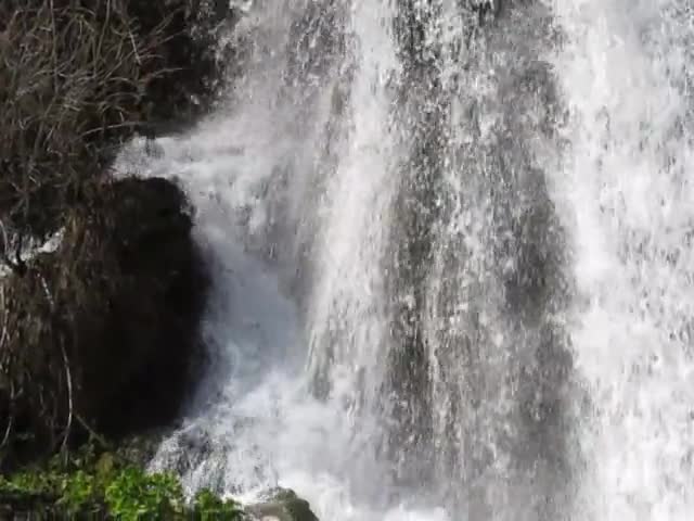 Водопадите са пълноводни и много красиви!