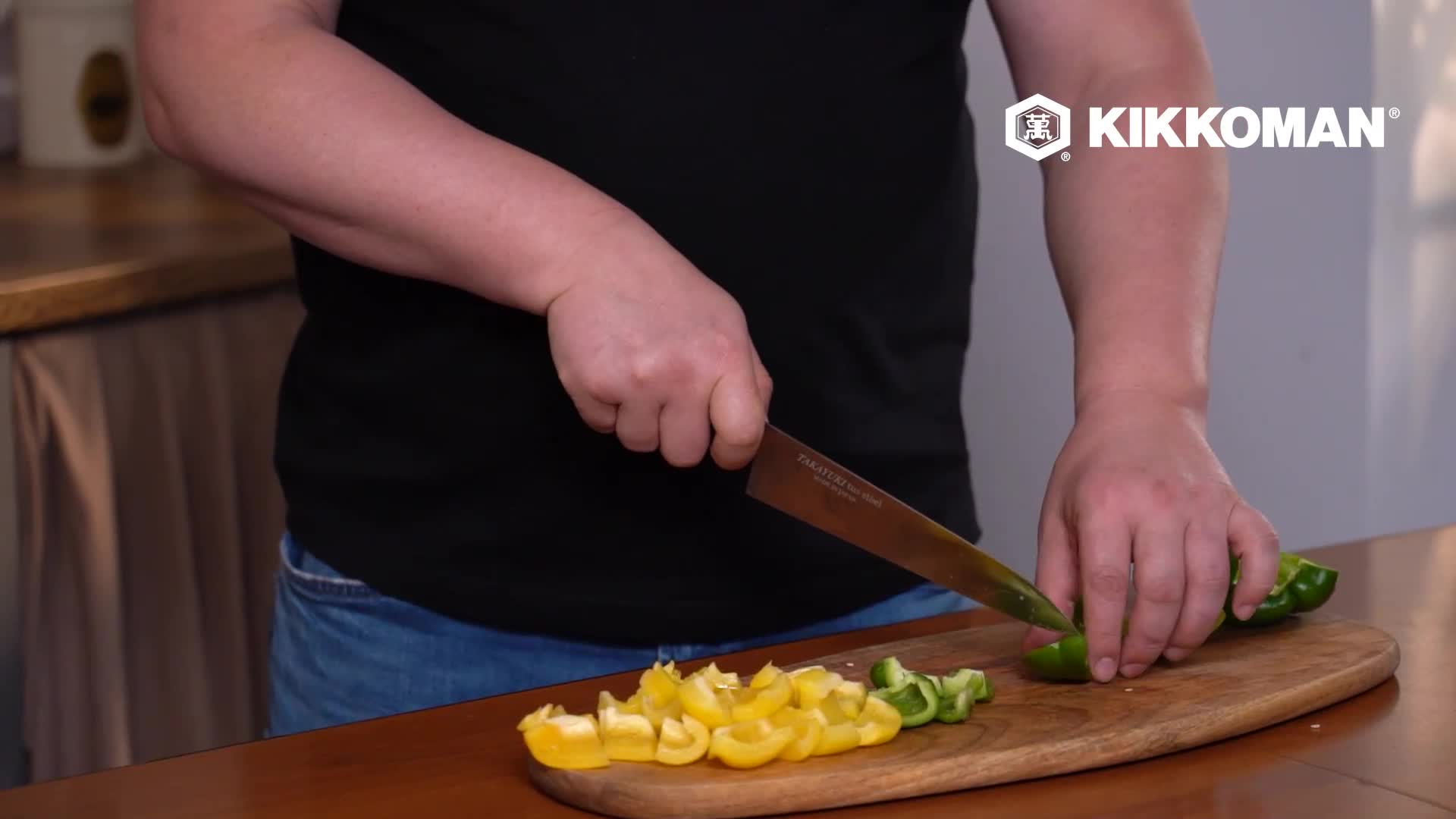 Свински и пилешки шишчета с Kikkoman Терияки BBQ сос в корейски стил