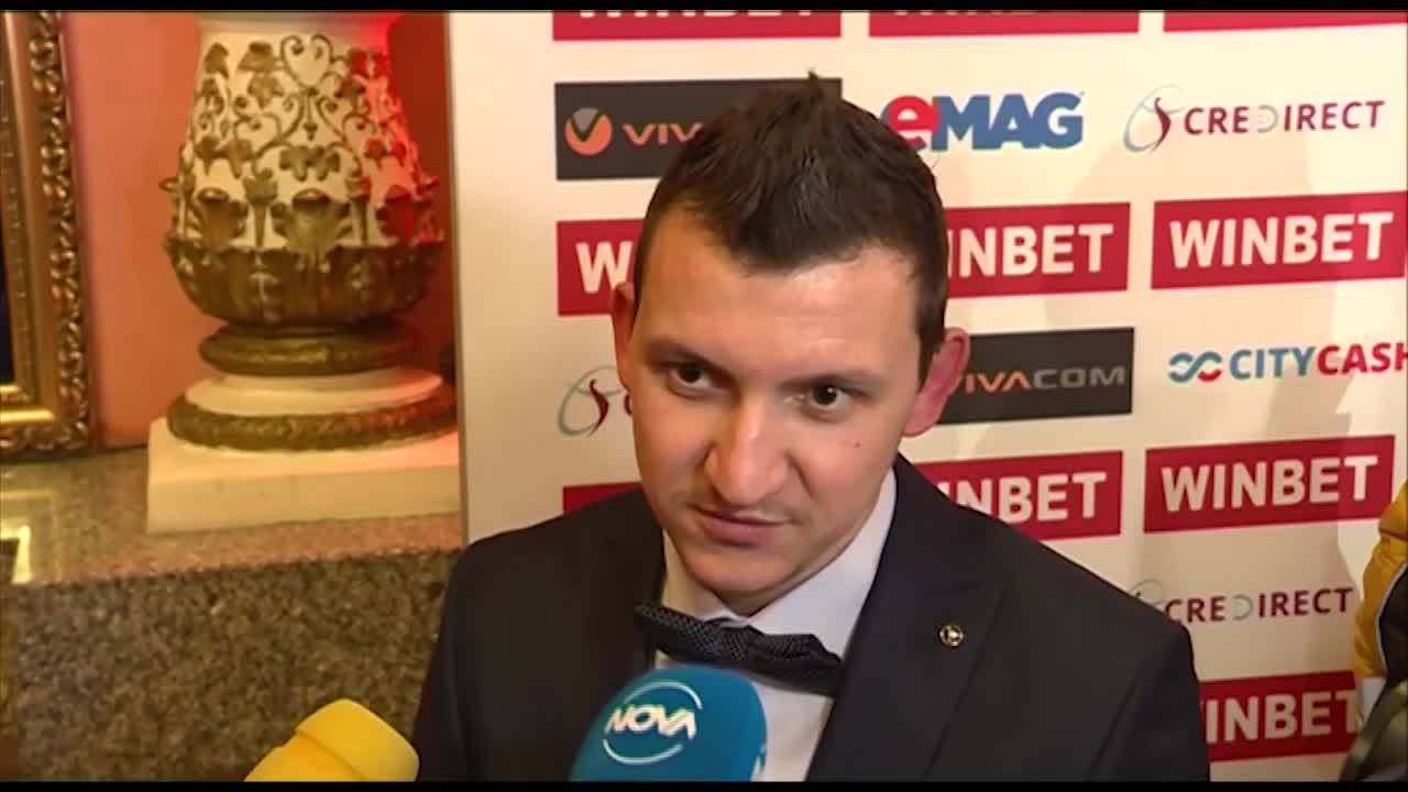 Тодор Неделев отвя конкуренцията при халфовете за 2018-а