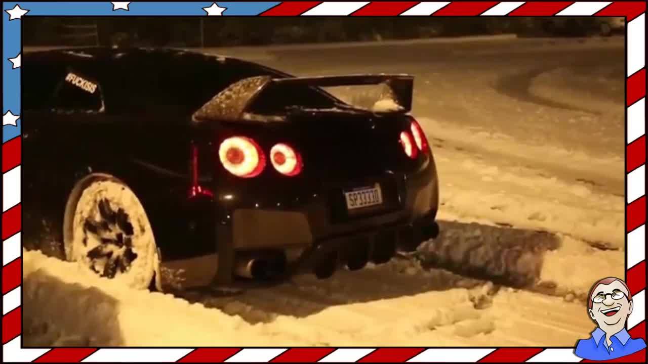 Богати хлапета се забавляват в снега със своите скъпи автомобили