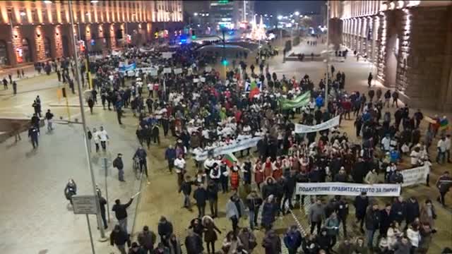 Протест "за" лифта в Банско посрещнаха евроелита