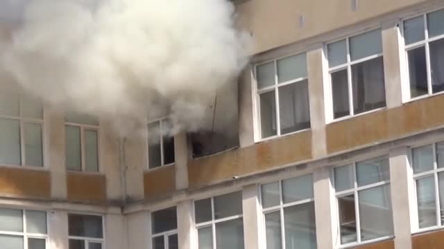 Пожар избухна в училище в Русе