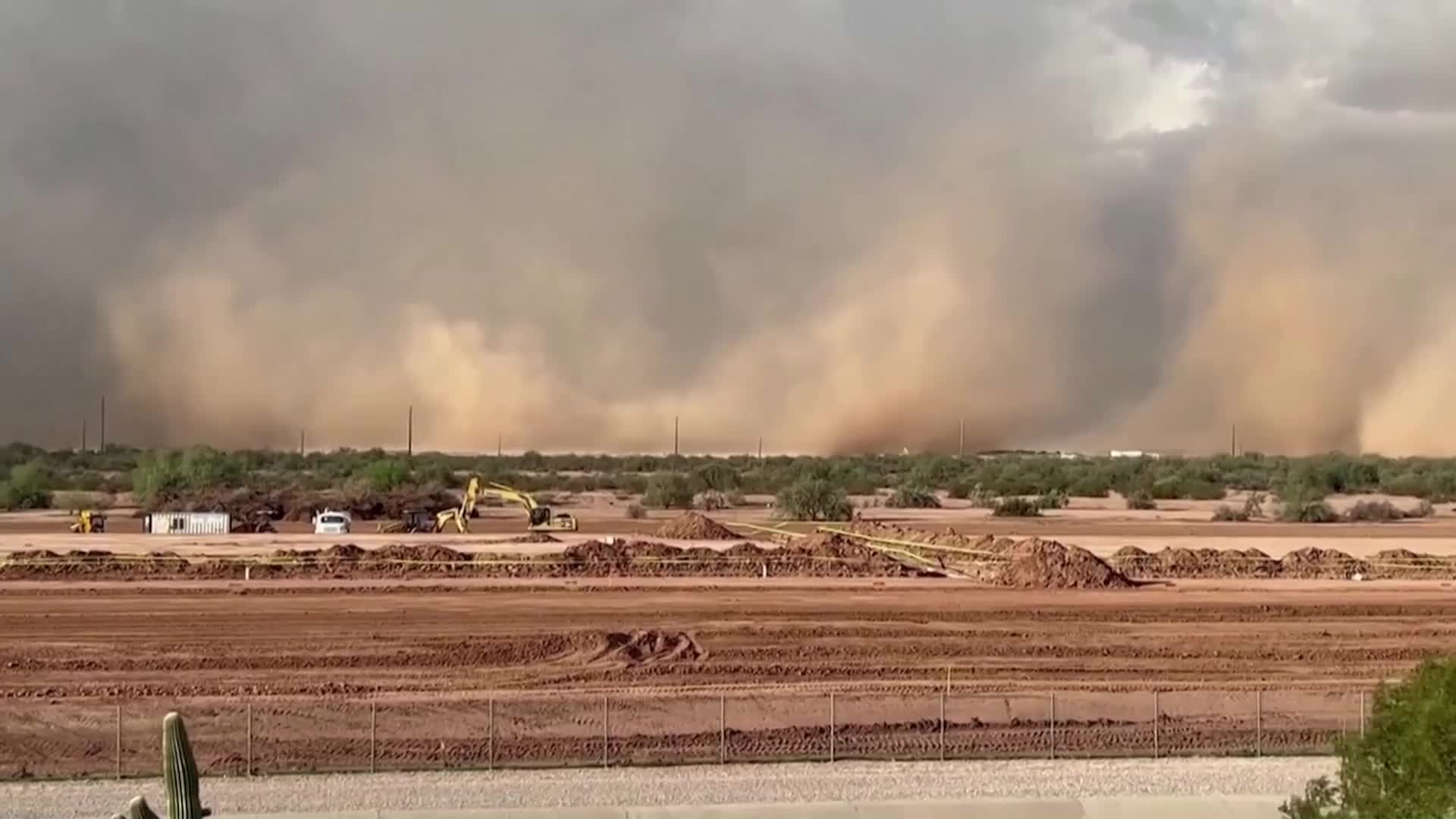 Мощна пясъчна буря връхлетя Аризона