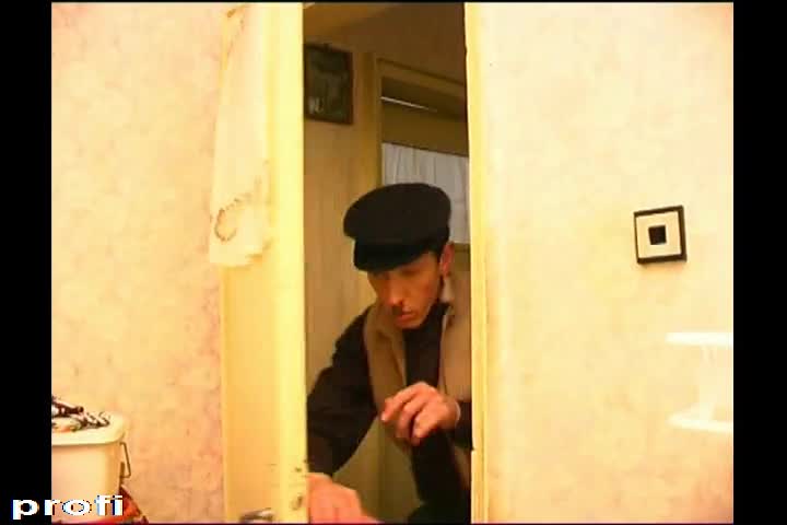 Кой Командва В Тая Къща? - Пак питай..