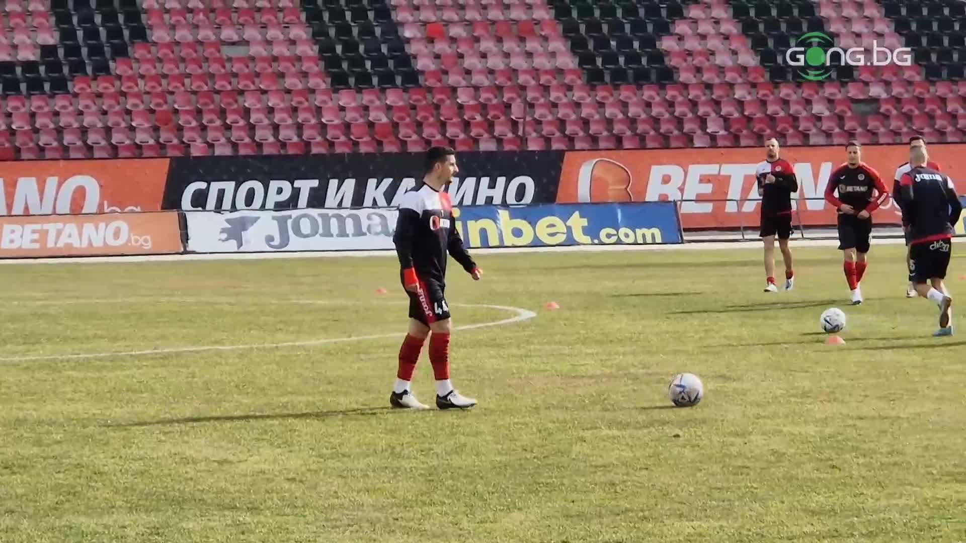 Мики Орачев се завръща в Локомотив Сф