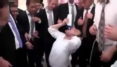 Откачалка пие Шампоан, Препарат и паста за зъби на Израелска сватба