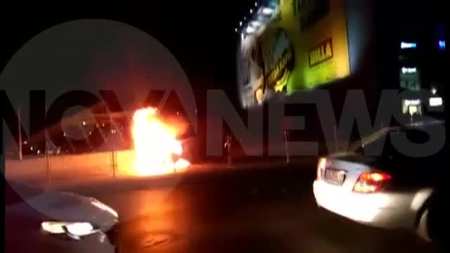 Кола се запали в близост до метростанция
