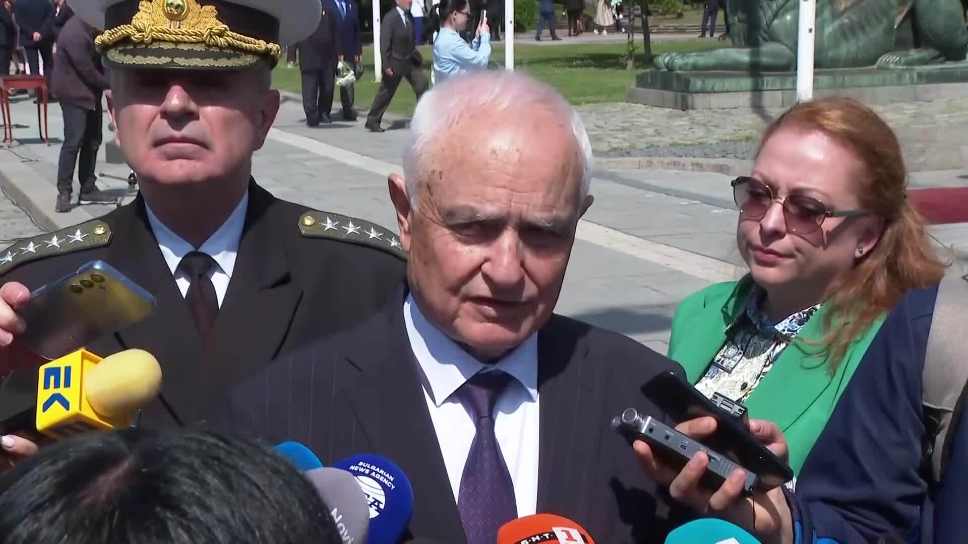 Запрянов: Липсата на военен парад се дължи на преходния бюджет и ограничените финансови възможности