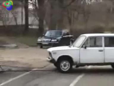 Хора Разцепват Жигула На 2 Части Яко Смяяяяяях