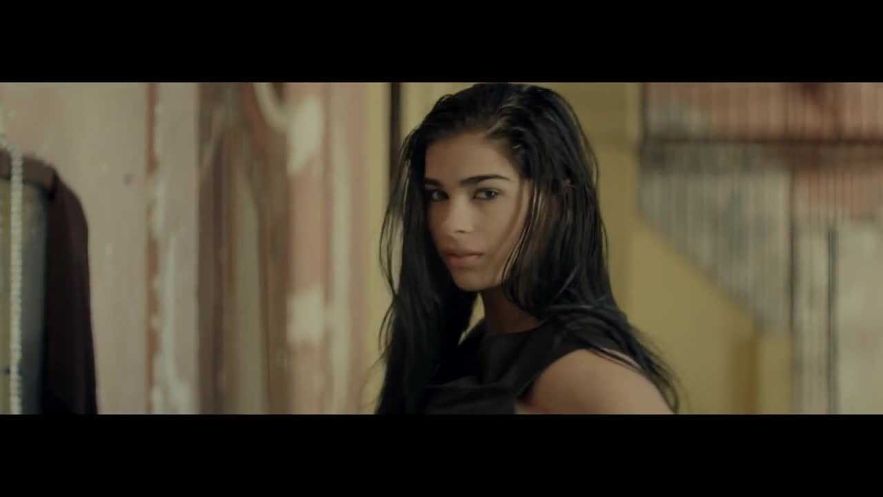 Премиера•» Enrique Iglesias - Bailando ft. Descemer Bueno, Gente De Zona  Превод