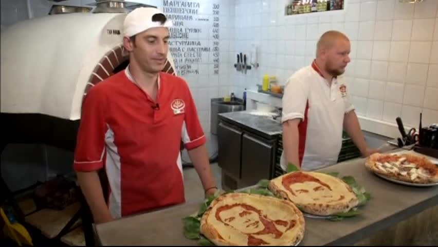 Ресторант стана хит с пици на футболисти