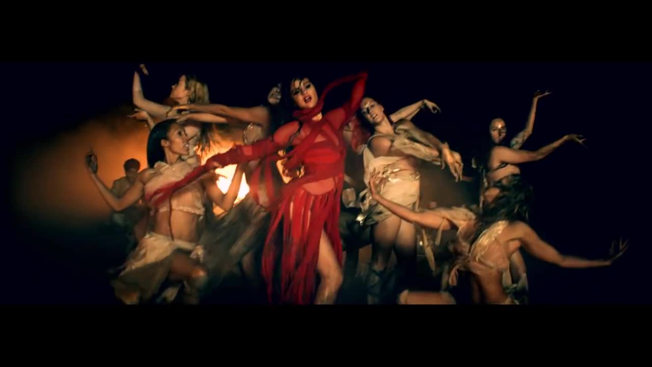 T • R • A • P Selena Gomez - Come & Get It ( Jump Smokers Extended Remix ) 2013