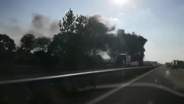 Селскостопанска машина се запали на магистрала „Хемус”