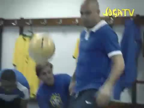Ето как бразилците загряват преди мач !