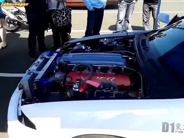 Skyline R33 с V10 мотор от Viper
